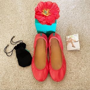 Poppy Tieks Size 9